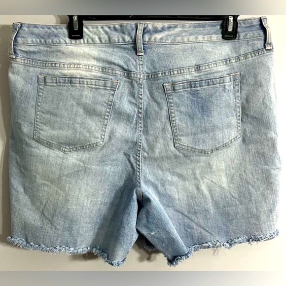Torrid women’s plus size 22 essential blue jean denim raw hem cozy shorts - Picture 2 of 7